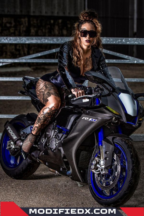 r1 tattoo girl